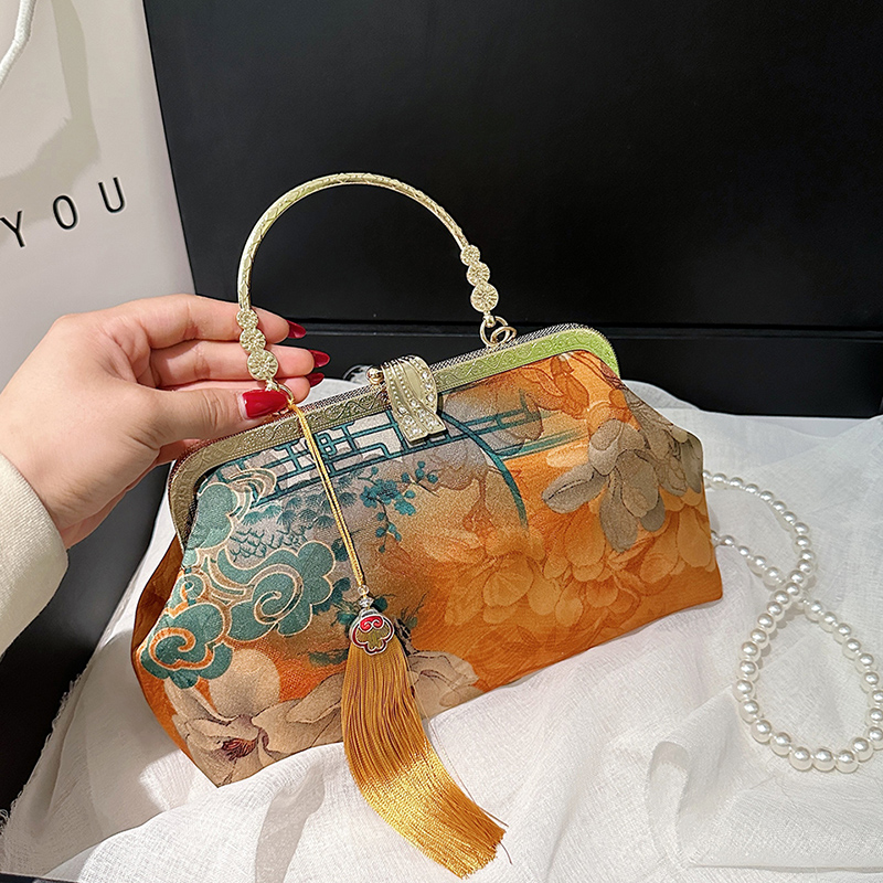 Стильные сумки на плечо с выши – обзор и цена Embroidery Ideas For Bags