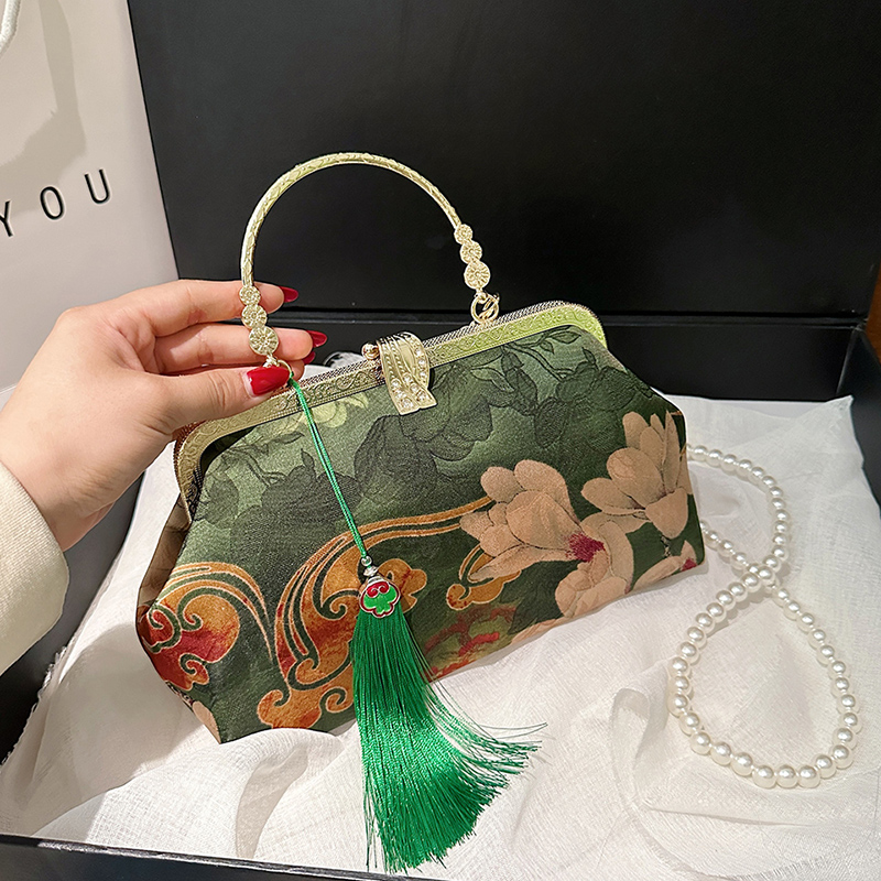 Стильные сумки на плечо с выши – обзор и цена Embroidery Ideas For Bags